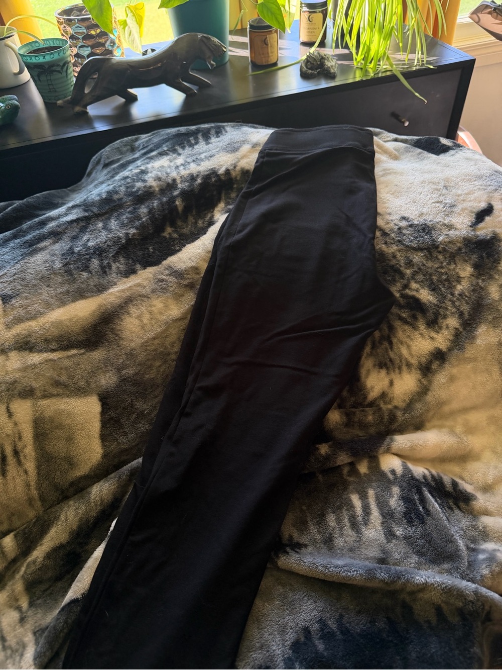 Peter Nygard Black Ribbed Pants - Picture 6 of 7
